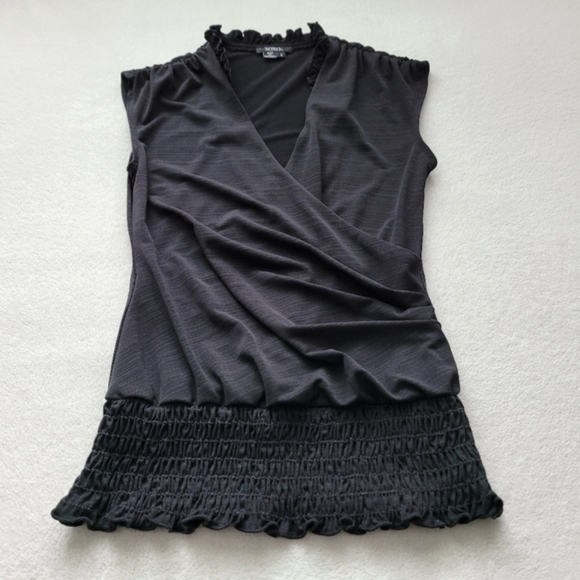 XOXO | 1/2 Wrap Sleeveless Blouse EUC Ladies Small Black Smocked Waist - Picture 5 of 12